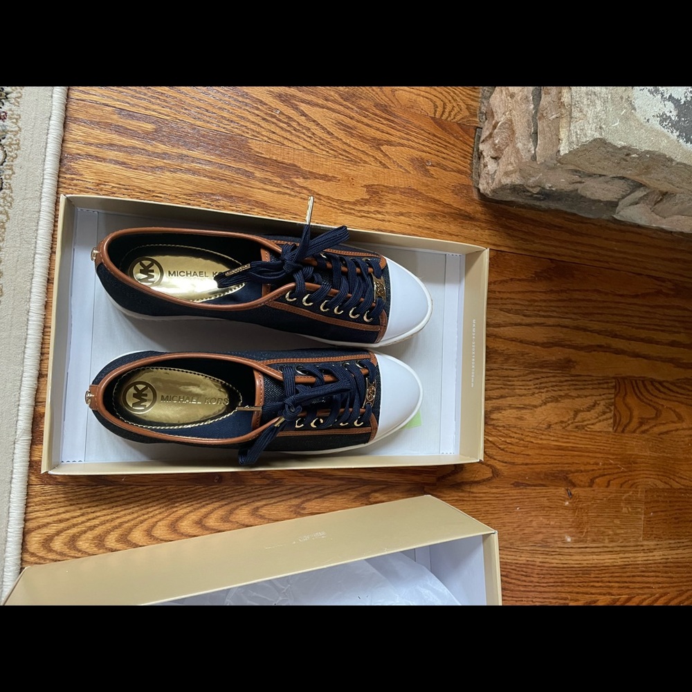 Michael Kors Kristey lace up ( Denim) fashion sneakers 
New. Original packaging.